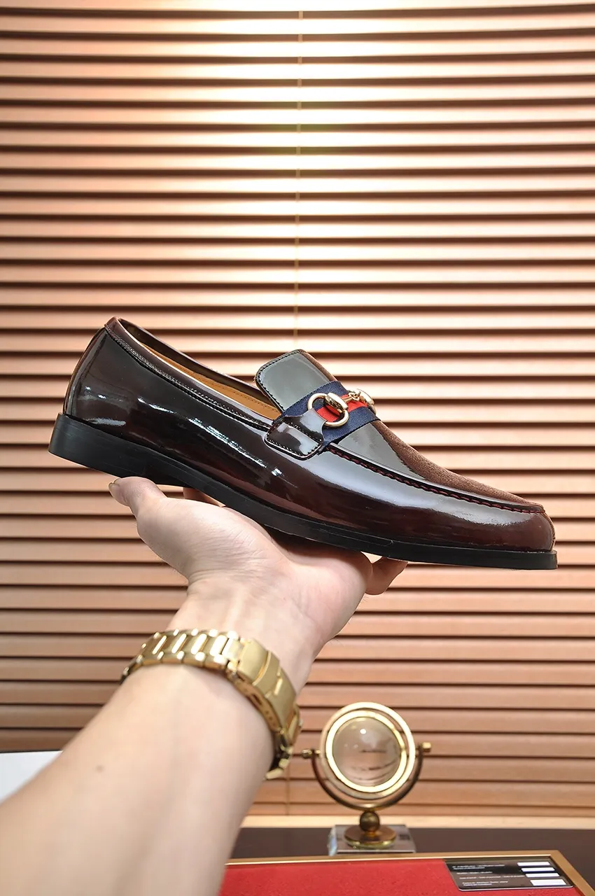Men's shoes💰540💶Italy's top luxury men's shoe giant (GUCCI) (Gucci) (full cowhide lining) new arrival🍃Original European style🔰 Pleasant to the eye😍In order to make the shoes more durable and non-deformable🌀The production continues to follow traditional methods but there is still no lack of innovation💪The original open-edge beaded cowhide is chosen for the leather♻️ Smooth and natural And extra bright ⭐Made of imported cowhide, the first choice of rich people 38-45 (45 customized)